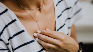 Как вернуть блеск золотым украшениям: эффективные методы очистки