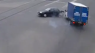 В центре Рязани столкнулись Газель и легковушка