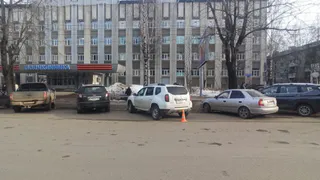 Автоледи со стажем сбила пенсионерку у поликлиники в Сыктывкаре