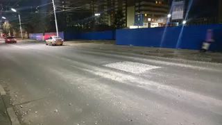 Рязанские водители жалуются на яму в районе улицы Маяковского