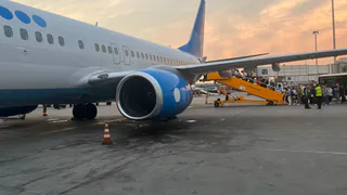 Зачем стюардессы всегда носят платок на шее? Об этом не знают даже ушлые туристы