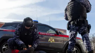 В Пензе росгвардейцы задержали молодого человека с оружием в торговом центре