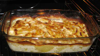 Изумительная запеканка «три в одном» - один из лучших вариантов на семейное застолье, и всего за 20 минут