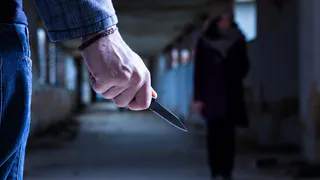 Не в первый раз: татарстанец подкараулил женщину и затащил домой, чтобы изнасиловать