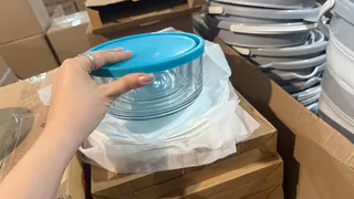 Чем дешевая посуда из "Светофора" отличается от элитной и почему закрывают эти магазины по всей стране