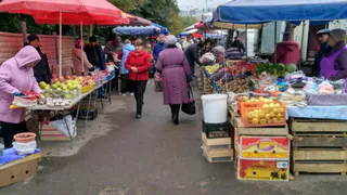 Рязанцы продолжают жаловаться на стихийный рынок возле больницы №11