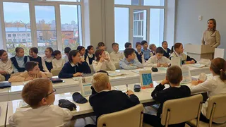 Здоровье глаз — в каждом движении: В Чебоксарах офтальмологи провели лекцию для первоклассников