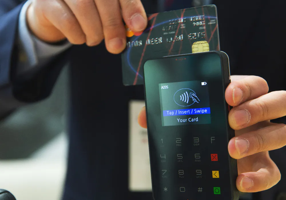 В магазинах больше не расплачиваюсь картой: оказалось дело в кассирах «Пятерочки» и «Магнита»