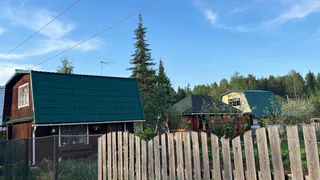 Надо ли платить налоги на теплицу, баню и сарай в 2026 году? Юристы поставили точку