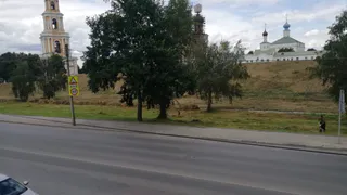 Нас услышали: на Кремлевском валу начались работы по окосу травы