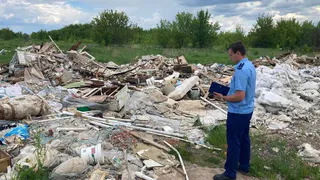 Прокуратура внесла главе администрации Дядькова представление из-за свалки