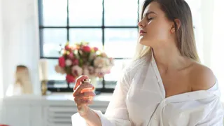 Тело будет пахнуть духами 3 дня: легкий способ продлить действие любого парфюма