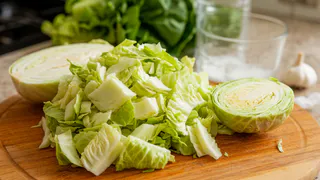 Как я мелко шинкую кочан капусты за 3 минуты без ножа, блендера и специальных приспособлений для шинковки капусты