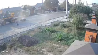 В Скопине мотоциклист на высокой скорости врезался в экскаватор