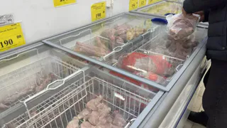 Просрочка и гниль на каждом шагу: я забежала в "Светофор" и осталась в шоке - что здесь опасно покупать