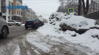 Как пешеходные зоны Рязани превратились в один большой сугроб - видео от наших читателей