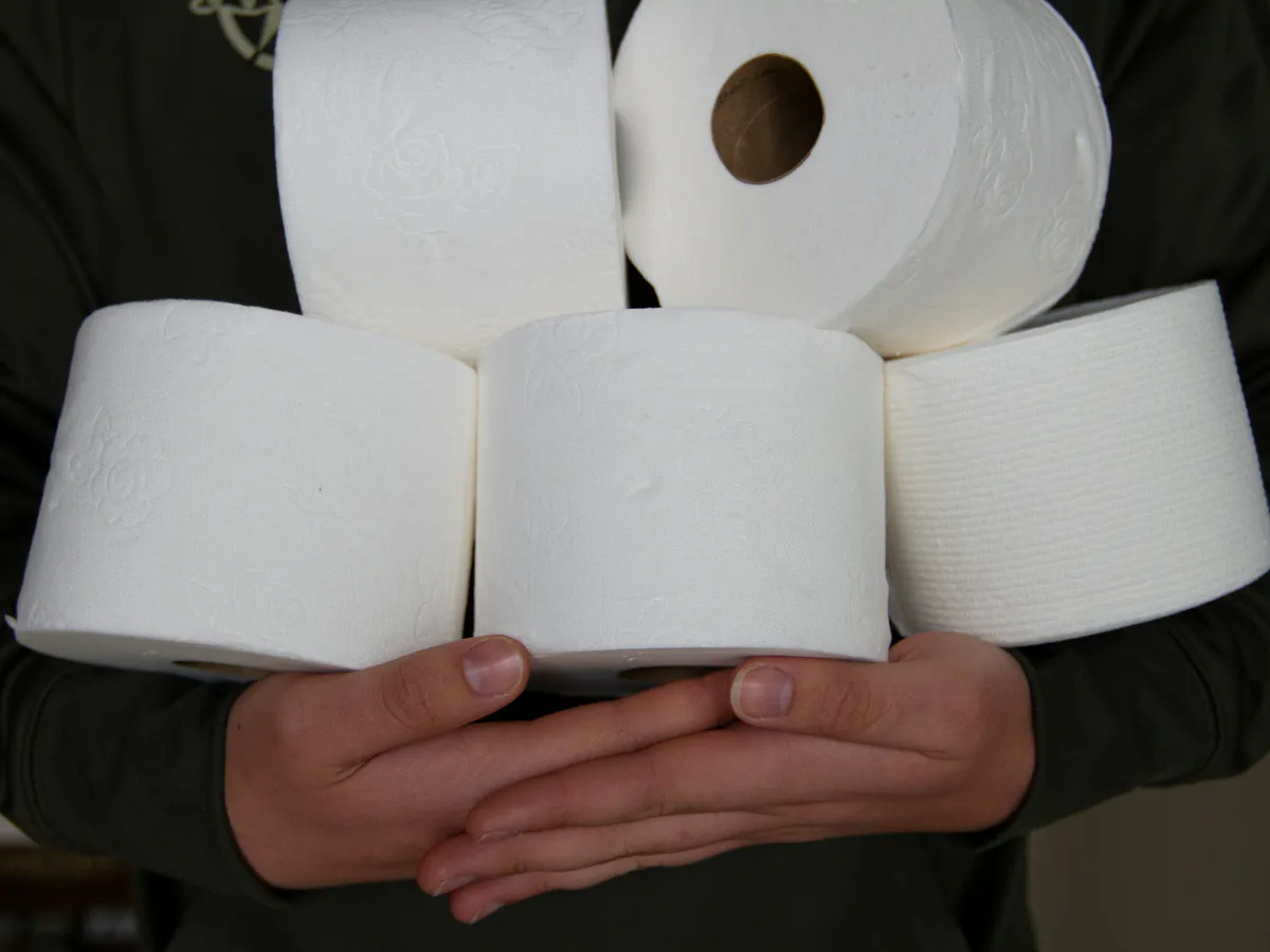 Несу туалетную бумагу к входной двери и по ногам не дует: полы теперь тёплые, как в бане