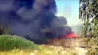 Видео с места пожара на складе картона и пластика в Рязани