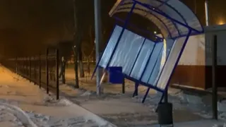 Знатный ураган: в Касимове ветром сдуло остановку