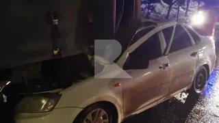 В Рязани 23 февраля пьяный водитель Lada Granta врезался в припаркованную фуру