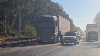 На окружной в Рязани возникла пробка из-за сломавшейся фуры