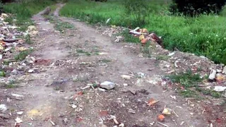 В селе Кирицы дорогу отремонтировали строительным мусором