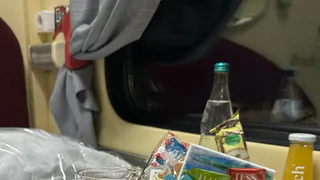 Съездил в Крым на поезде: еду продают на перроне, цены «лом» - вот чем кормят пассажиров