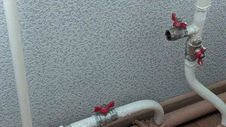 Штраф 12 000 рублей за эти трубы в квартире — новая норма по ЖКХ работает уже сегодня