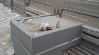 Магнитогорцы жалуются на замусореные остановки общественного транспорта