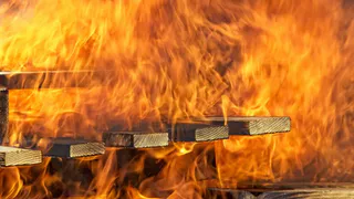 В Муроме из-за падения БПЛА загорелся склад площадью 720 квадратных метра