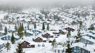 Уход за выгребной ямой: важность правильного обслуживания и меры безопасности