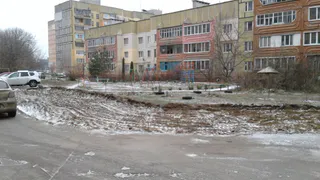 Благоустройство дворов по рязански: вместо парковки - рытвины и торчащая арматура