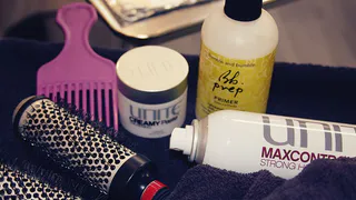 Неожиданные способы использования лака для волос в повседневной жизни