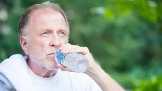 Прохлаждающие напитки в жару могут привести даже к потери сознания