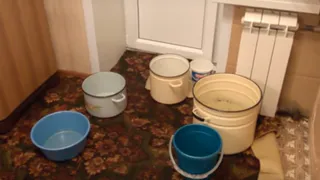 "Дали отопление, с чердака льется вода" - на улице Загородной отопительный сезон начался с потопа