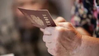 «Не много, но тоже деньги»: юрист обрадовал пенсионеров новой доплатой – кто в списке