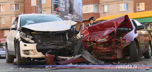 В Терновке два легковых автомобиля попали в серьезное ДТП