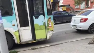 Сорокина раскритиковала троллейбус №3 с замененной дверью