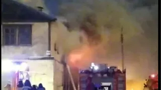 Все в огне: на Куйбышевском шоссе загорелся дом