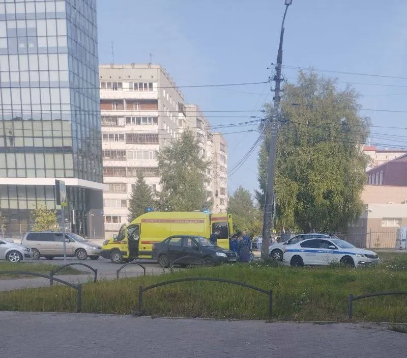 В Коми под колеса авто LADA Granta попала 68-летняя женщина