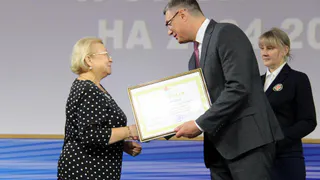 Губернатор отметил педагогов и образовательные организации области