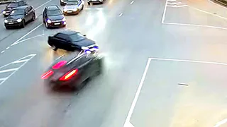 На Муромском шоссе внедорожник врезался в Приору: видео момента ДТП