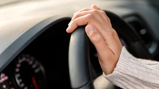 «С завтрашнего дня запретят управлять автомобилем»: водителей ждет неожиданный сюрприз