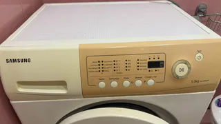 Кладём 4 ложки в таз — и даже самые заношенные носки будут кристально белыми: простой и действенный совет