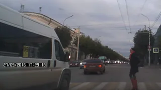 Подрезать машину и не пропустить пешехода - будни рязанских маршруток
