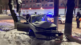 Машина под управлением 39-летней женщины из Владимира  въехала в бетонный столб