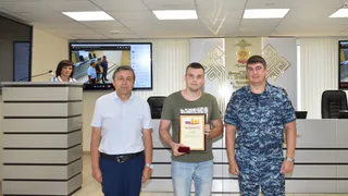 Бдительный таксист в Чувашии спас пенсионерку от потери 600 тысяч рублей