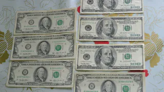 Рязанке отказались менять ветхие купюры на сумму 900 долларов