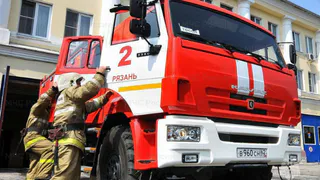 В МЧС высказались о возгорании автомобиля на улице Вокзальной в Рязани