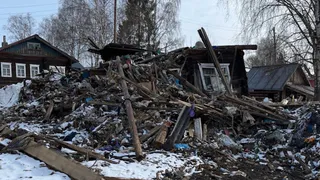 В Коми отобрали и снесут дом на участке «коллекционера мусора»